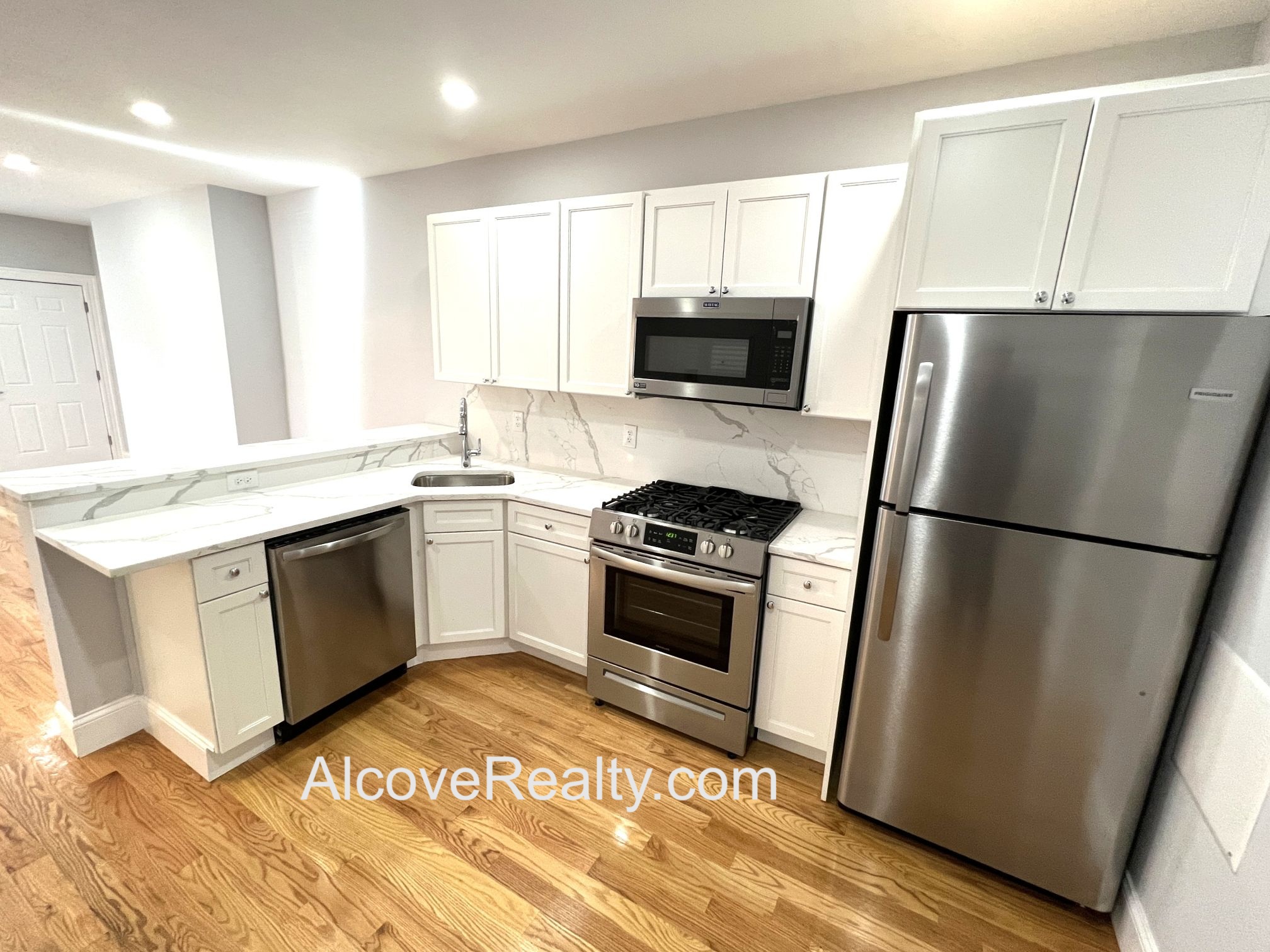 372 Oxford St, Ward Two