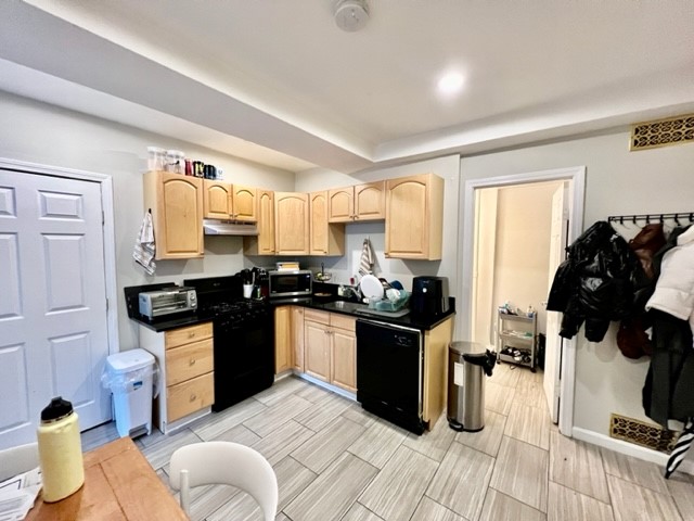 3 bed, 1 bath apartment for rent at 220 Hanover Unit 9F, North End — photo 1 of 16