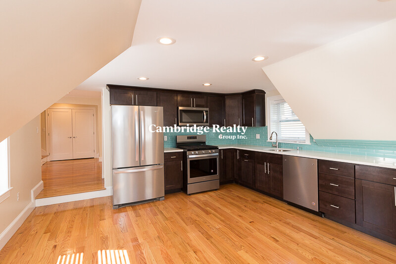 5 bed, 3 bath apartment for rent at 11 Winter Hill Rd Unit 2, South Medford — photo 1 of 29