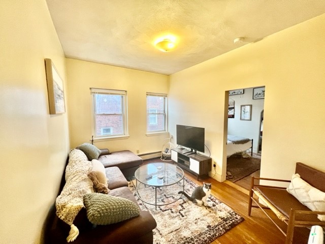 2 bed, 1 bath apartment for rent at 4 Baldwin Pl Unit 4, North End — photo 1 of 13