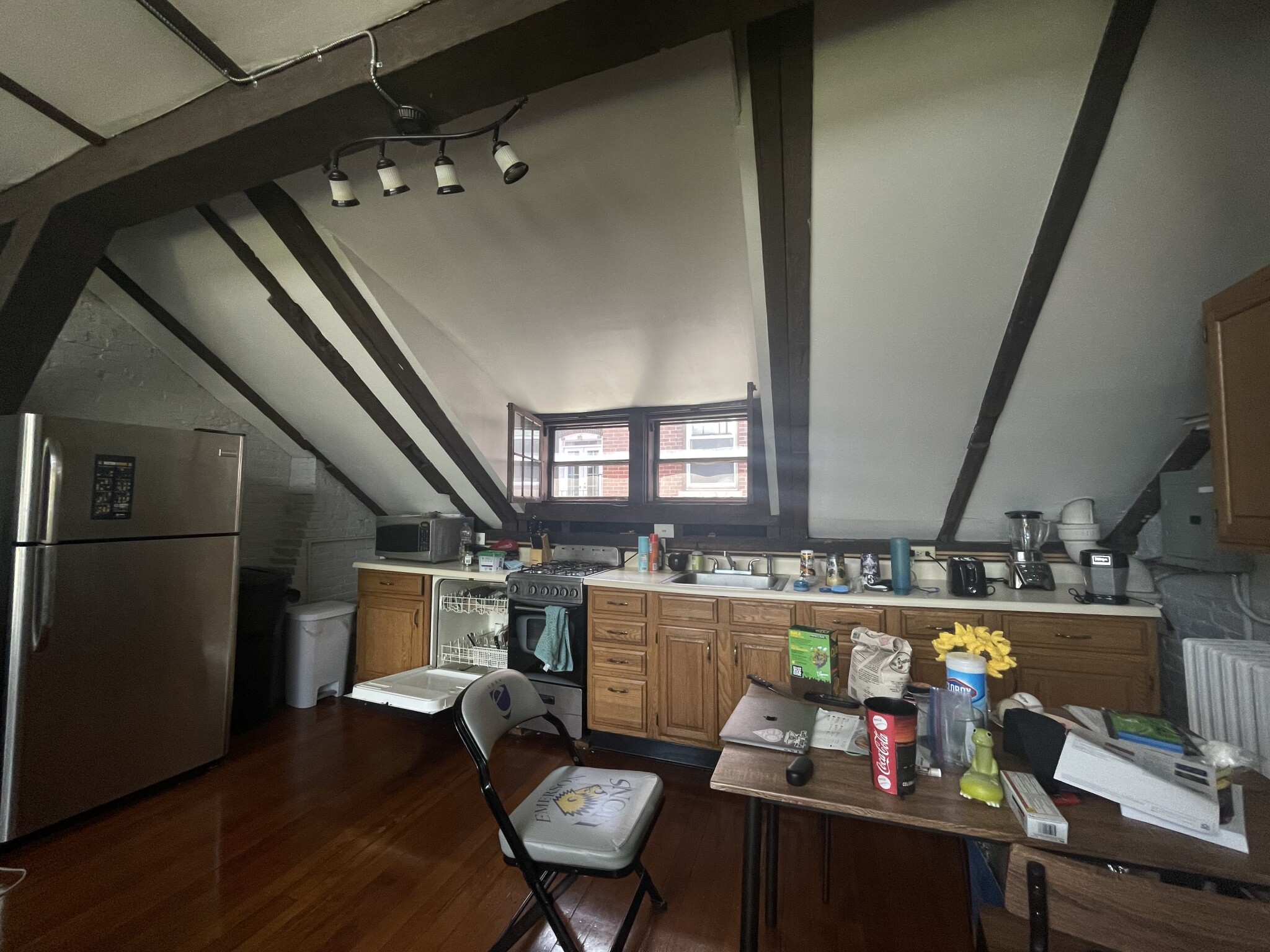 2 bed, 1 bath apartment for rent at 3 Champney Pl Unit 3, Beacon Hill — photo 2 of 3