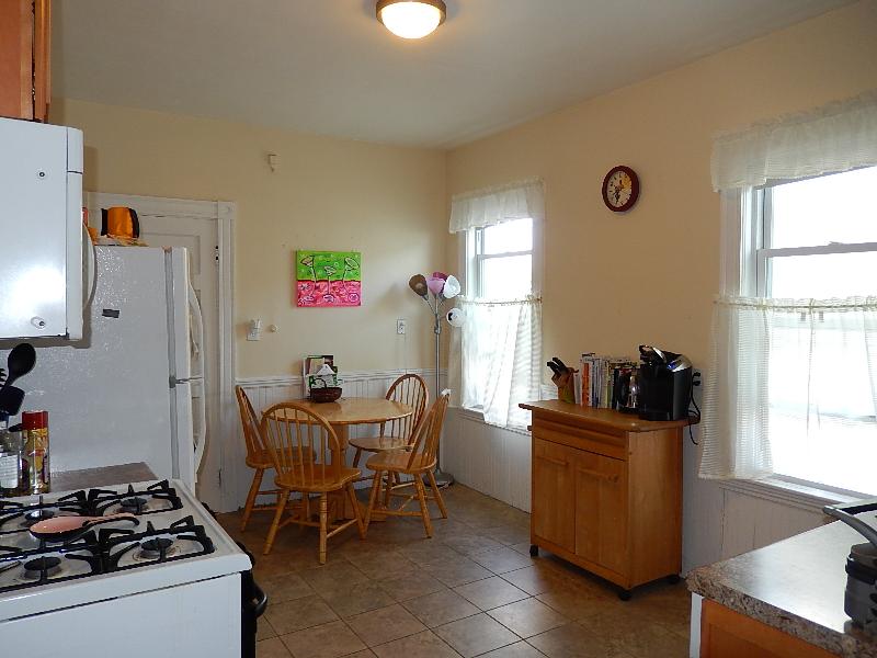 3 bed, 1 bath apartment for rent at 28 Belknap St Unit 2T, Teele Square — photo 2 of 16