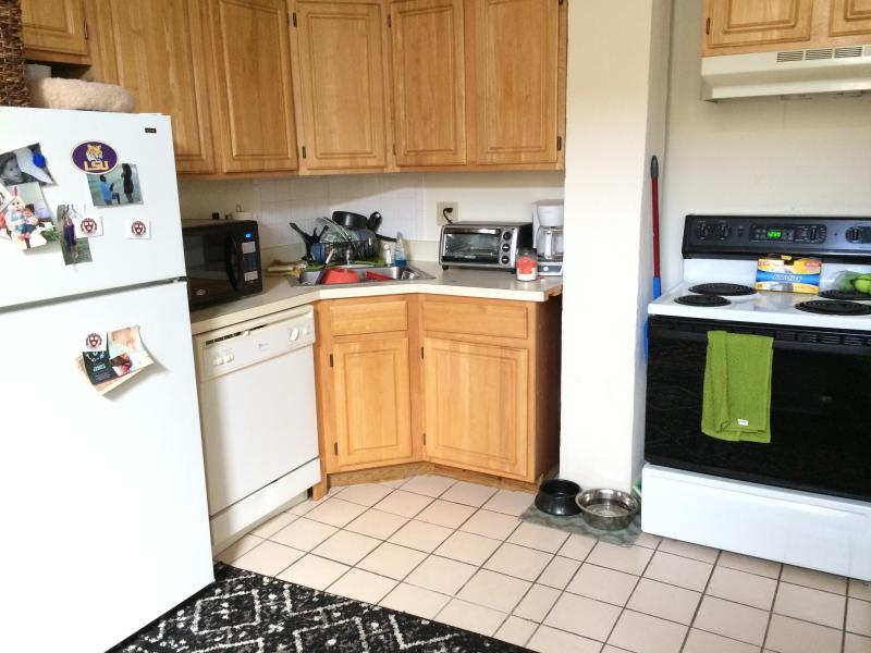2.5 bed, 1 bath apartment for rent at 1209 Boylston St Unit 101, Fenway — photo 1 of 6