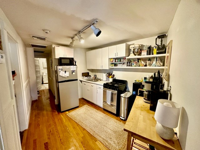 2 bed, 1 bath apartment for rent at 44 Clark St Unit 2, North End — photo 1 of 12