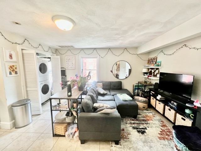3 bed, 2 bath apartment for rent at 10 Harris St Unit 5, North End — photo 1 of 25
