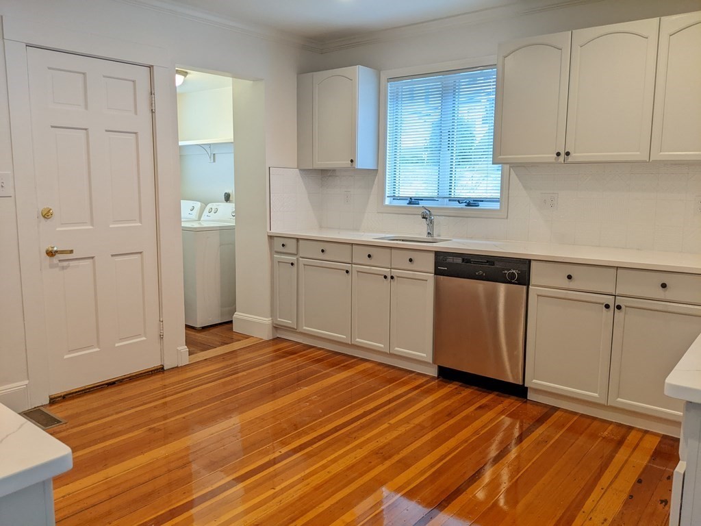 2 bed, 1 bath apartment for rent at 1 Hillview Ave Unit 1, Roslindale — photo 6 of 12
