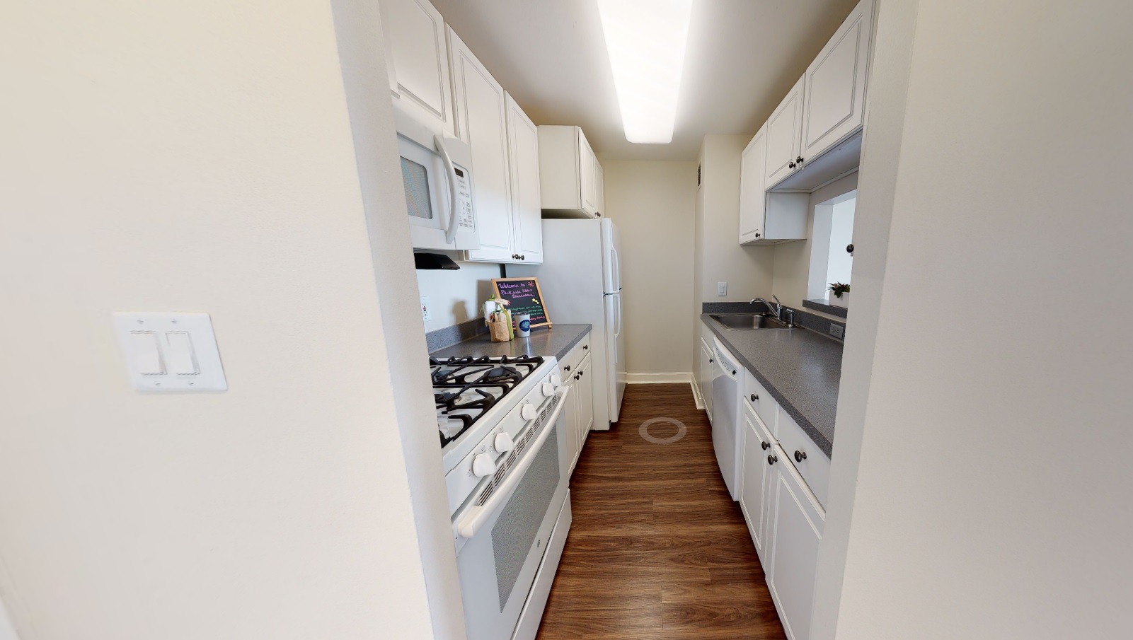 3 bed, 1.5 bath apartment for rent at 700 Huron Ave Unit 19C, Strawberry Hill — photo 5 of 13