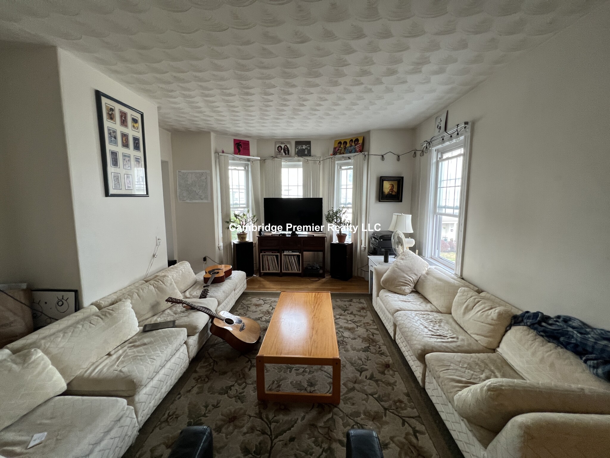 5 bed, 2 bath apartment for rent at 118 Summer St Unit 1, Medford — photo 1 of 5