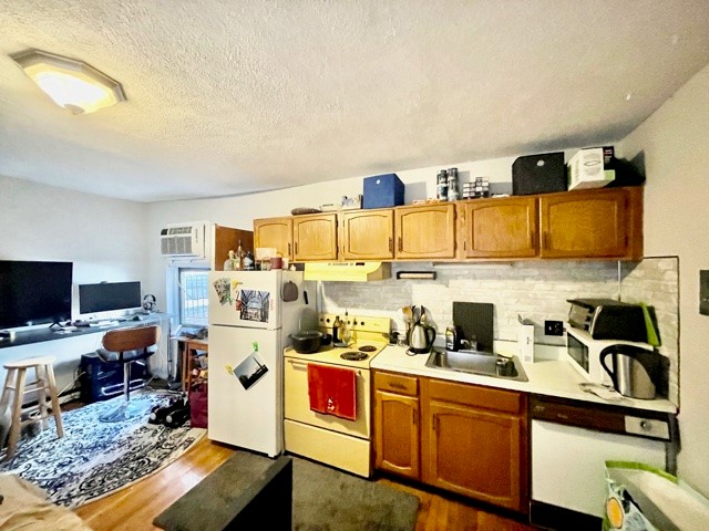 Studio bed, 1 bath apartment for rent at 59 Salem St Unit 3, North End — photo 1 of 7
