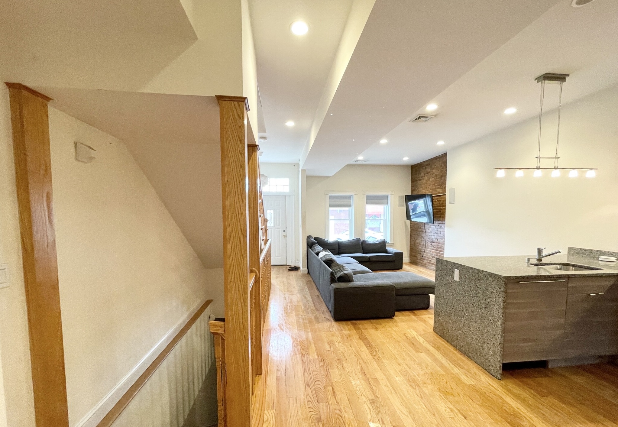 4 bed, 2.5 bath apartment for rent at 98 L St Unit -01, South Boston — photo 2 of 15