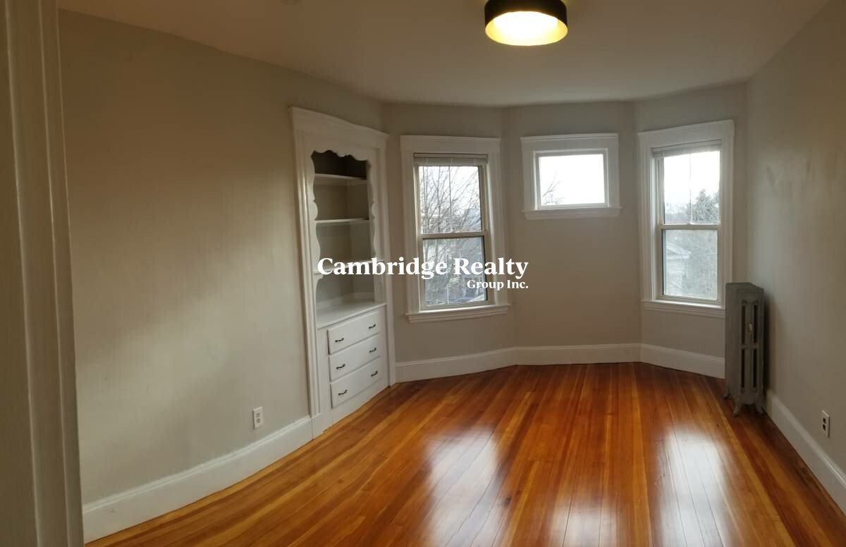 4 bed, 2 bath apartment for rent at 25 Fainwood Circle Unit 2T, Mid Cambridge — photo 1 of 16