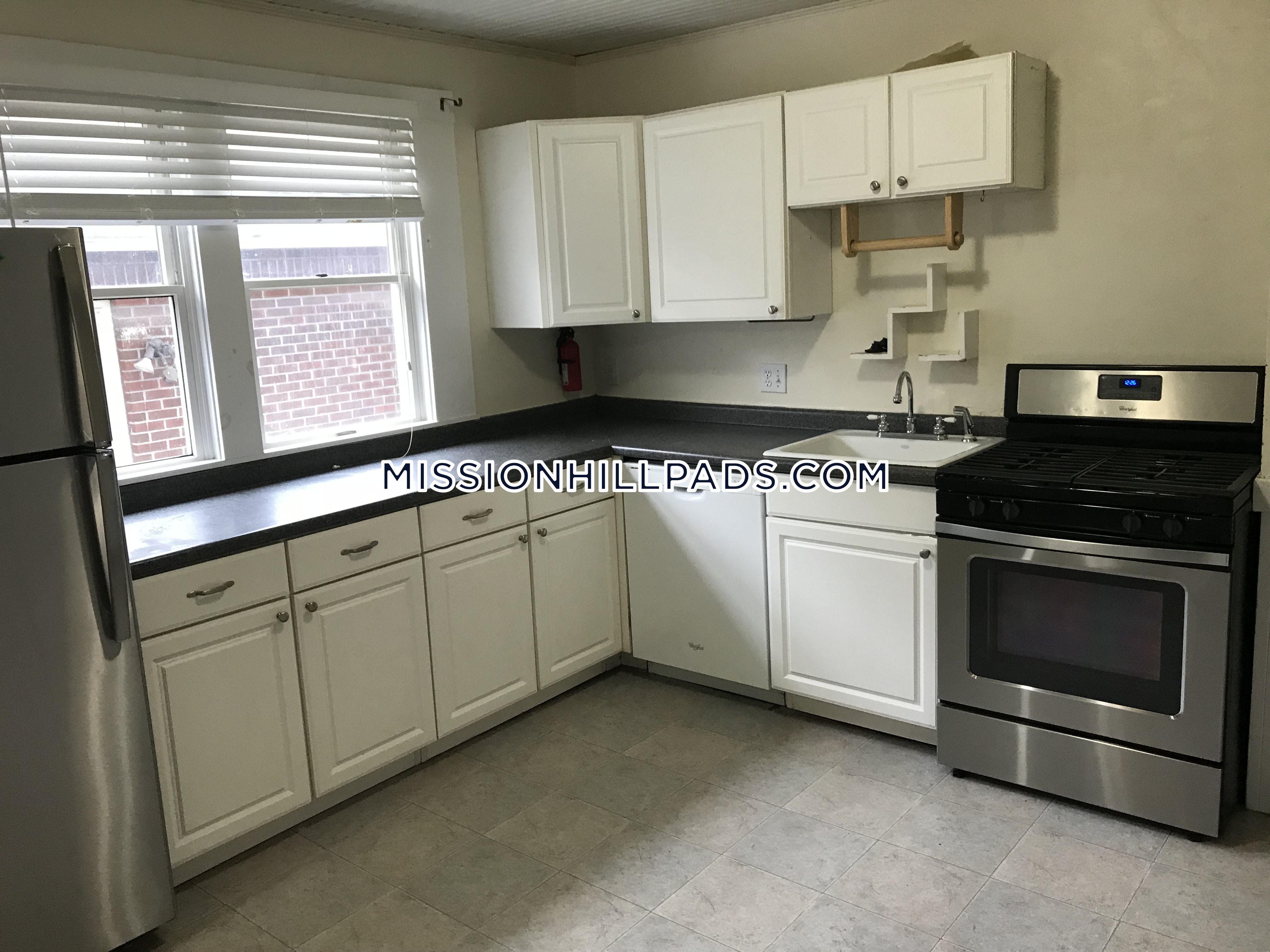 3 bed, 1 bath apartment for rent at 20 Sachem St Unit 2, Mission Hill — photo 1 of 9