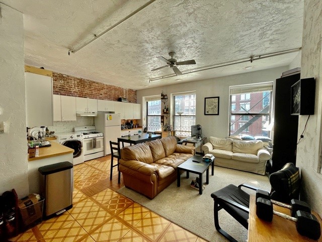 2.5 bed, 1 bath apartment for rent at 223 Endicott St Unit 4, North End — photo 1 of 16
