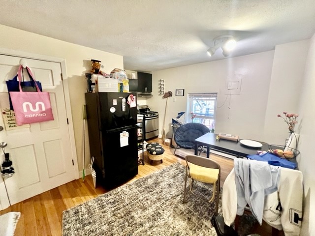 2 bed, 1 bath apartment for rent at 20 Bartlett Pl Unit 5, North End — photo 1 of 9