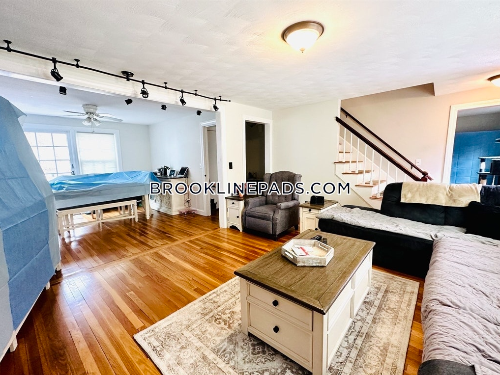 3 bed, 3 bath apartment for rent at 49 Hackensack Rd Unit A, Chestnut Hill — photo 1 of 8