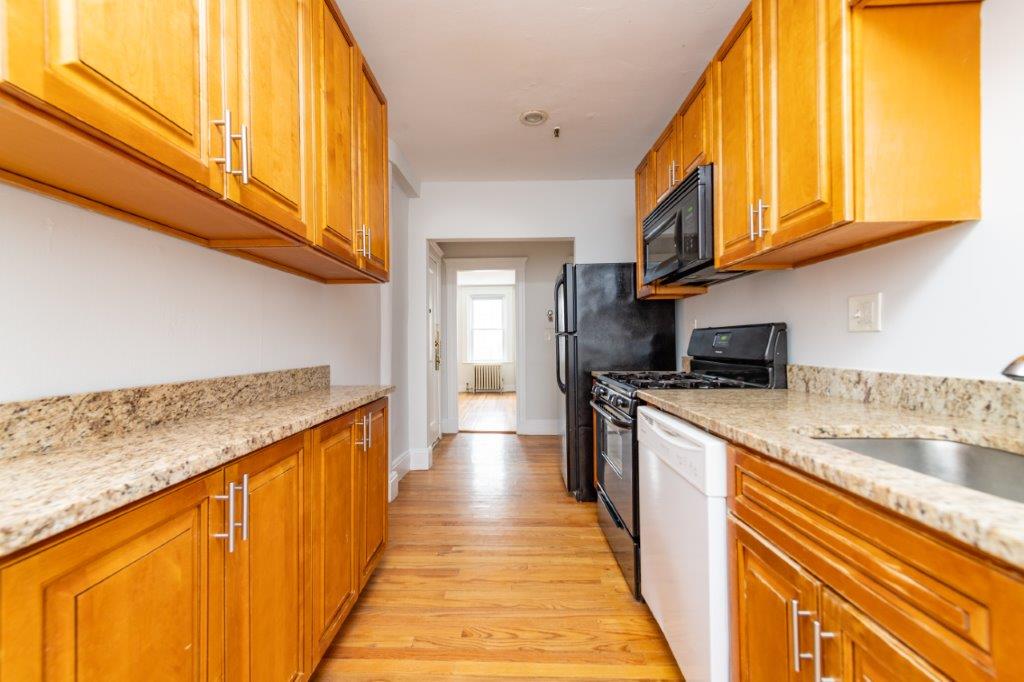 2 bed, 2 bath apartment for rent at 37 Wade St Unit 5, Brighton — photo 2 of 7