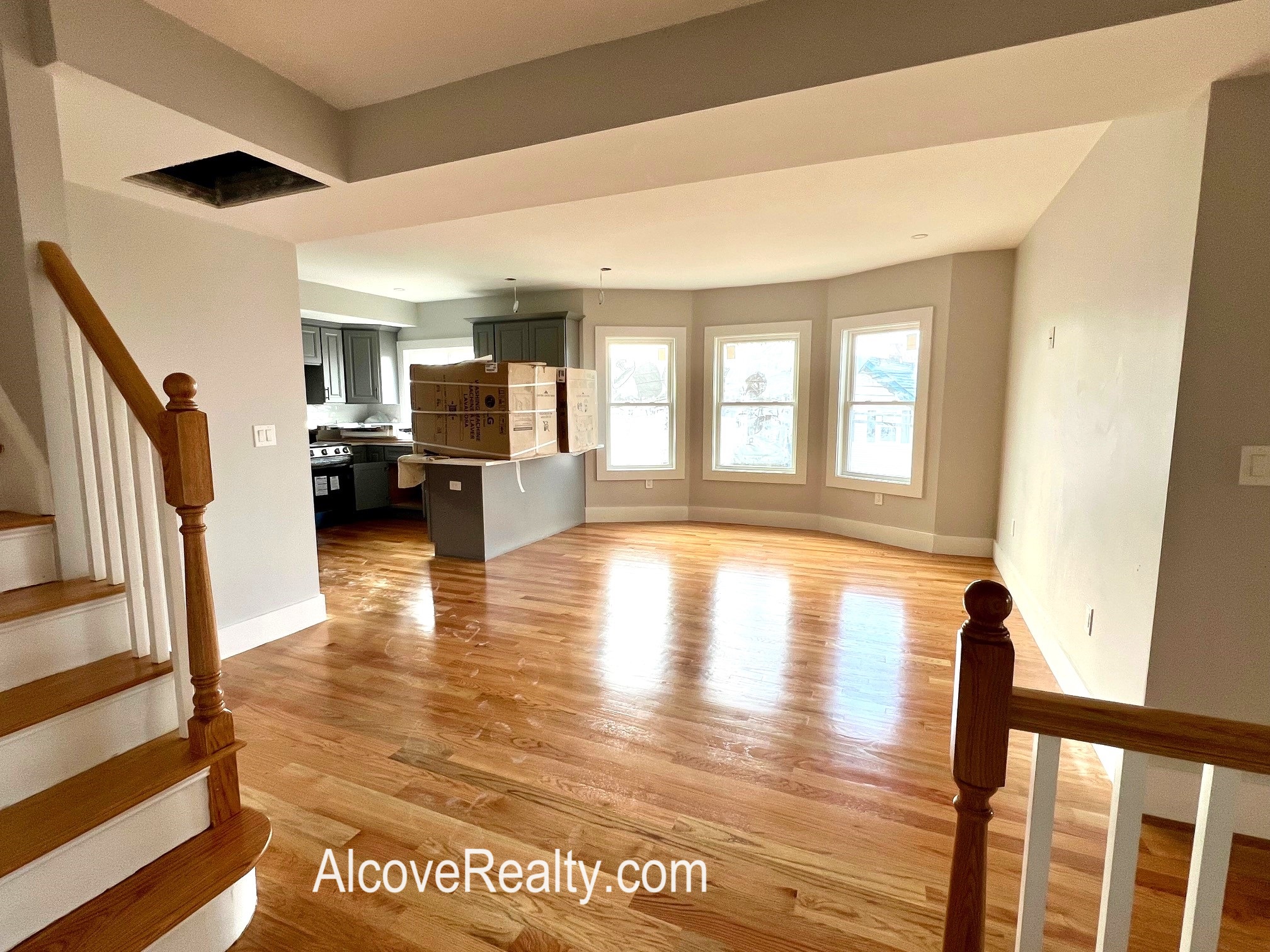 6 bed, 2 bath apartment for rent at 42 George St Unit 1, South Medford
