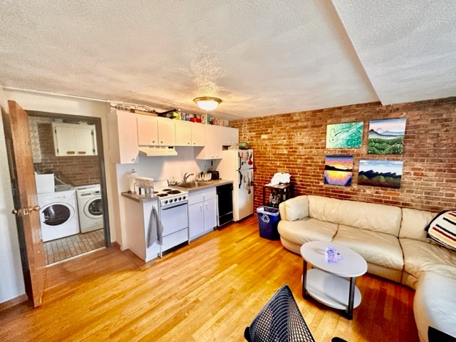 2 bed, 1 bath apartment for rent at 8 Harris St Unit 4, North End — photo 1 of 12