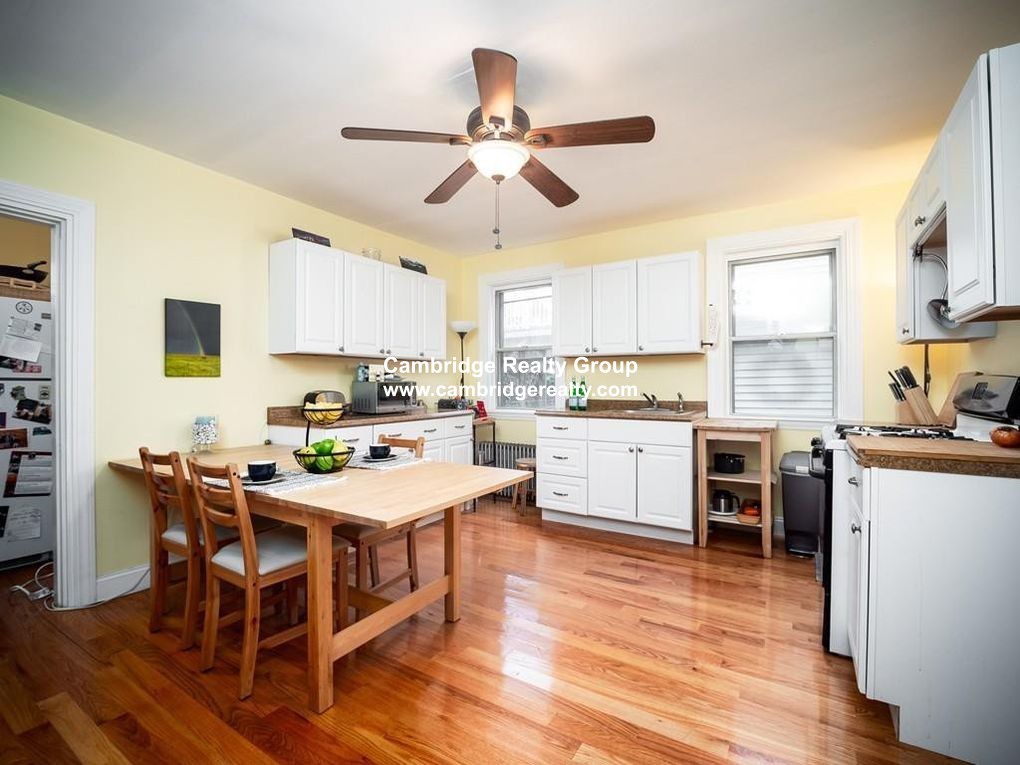 2 bed, 1 bath apartment for rent at 11 Eliot St Unit 1, Spring Hill