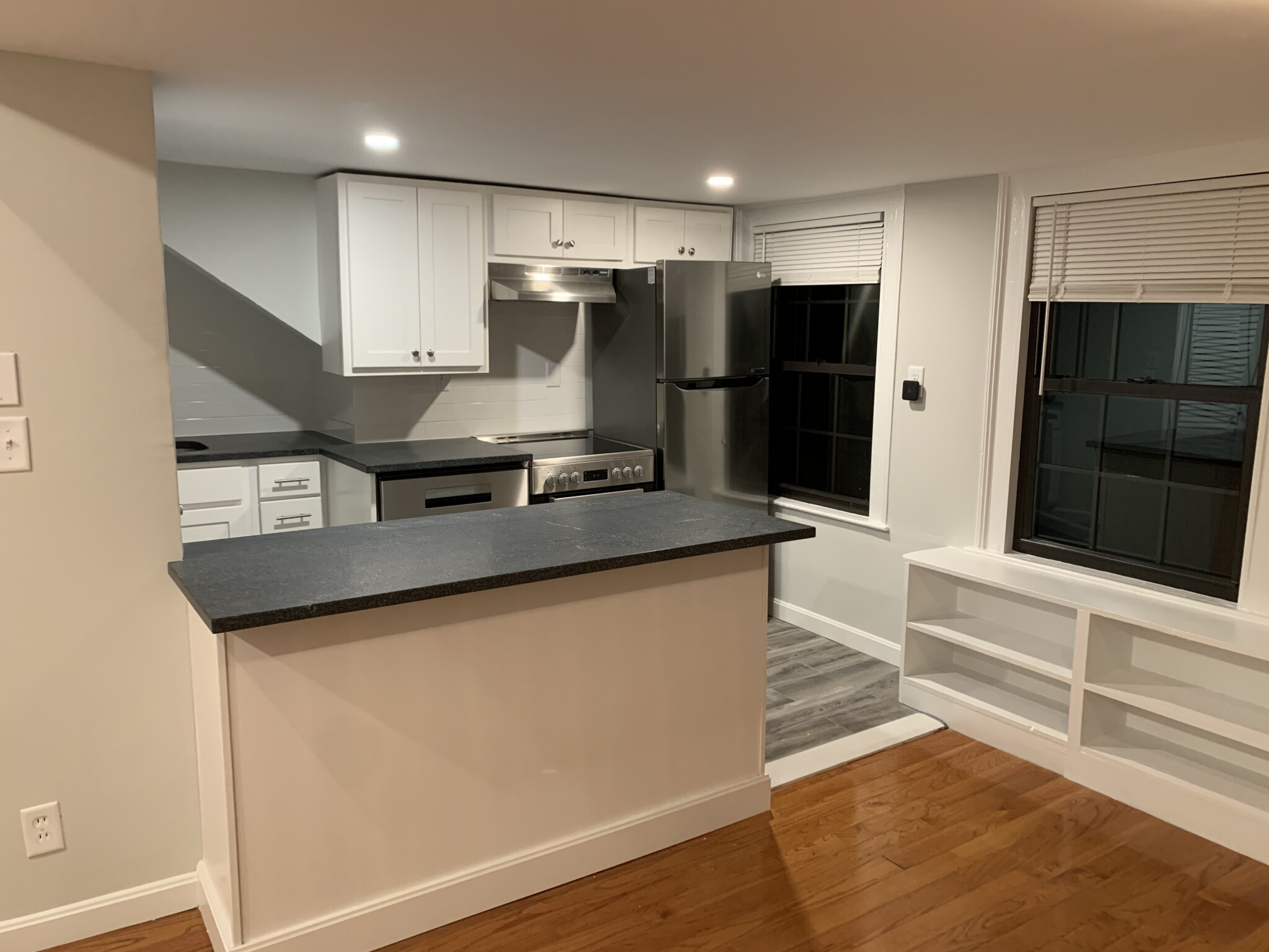 Studio bed, 1 bath apartment for rent at 13 Knox St Unit 3, Back Bay — photo 2 of 5