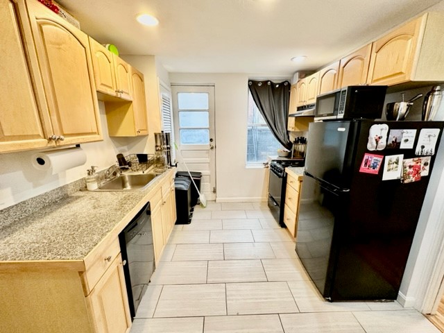 2 split bed, 1 bath apartment for rent at 220 Hanover St Unit 5r, North End — photo 1 of 9