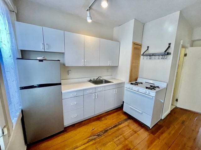 Studio bed, 1 bath apartment for rent at 13 Charter St Unit 3F, North End — photo 1 of 8