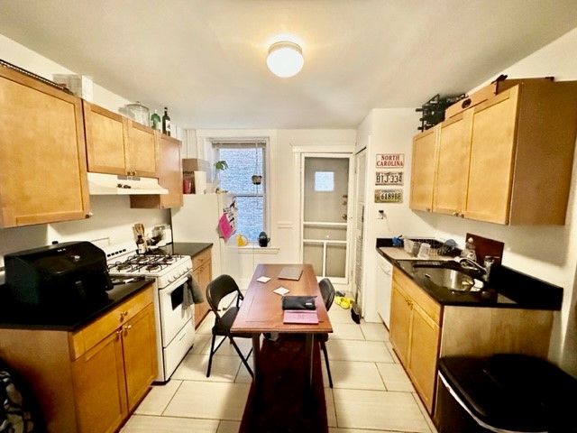 2 split bed, 1 bath apartment for rent at 220 Hanover St Unit 3R, North End — photo 1 of 11