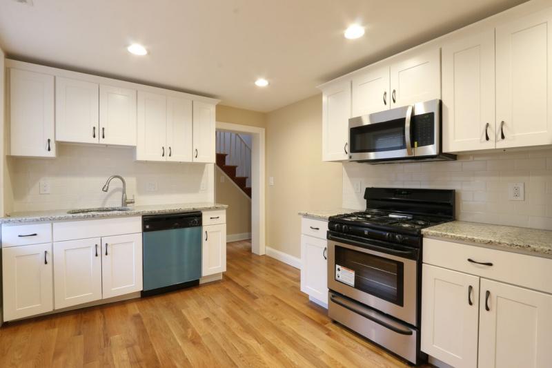 3 bed, 1.5 bath apartment for rent at 3 Saint James Pl, Roxbury — photo 5 of 9