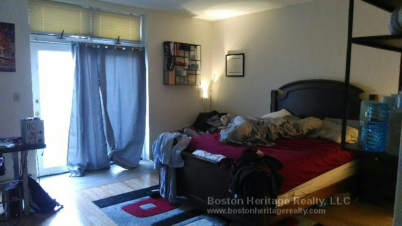 3 bed, 2 bath apartment for rent at 3 Douglass Park Unit 105, Fenway — photo 3 of 4