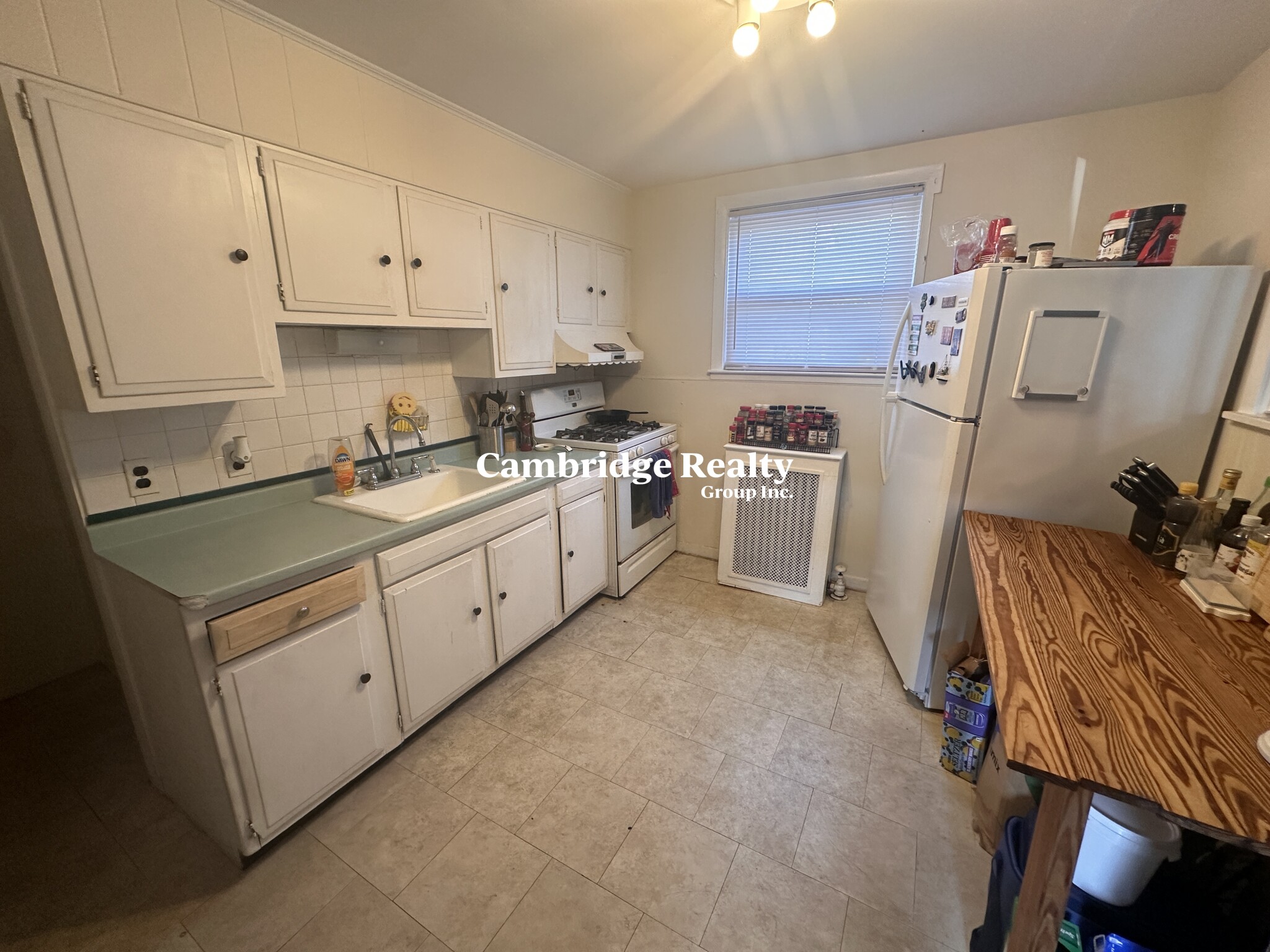 2.5 bed, 1 bath apartment for rent at 543 Broadway Unit 1T, South Medford — photo 2 of 27