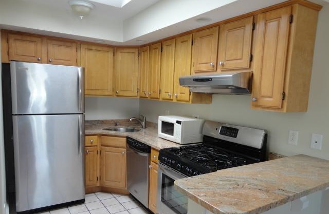 3 bed, 1 bath apartment for rent at 133 7th St Unit 3, South Boston — photo 1 of 10