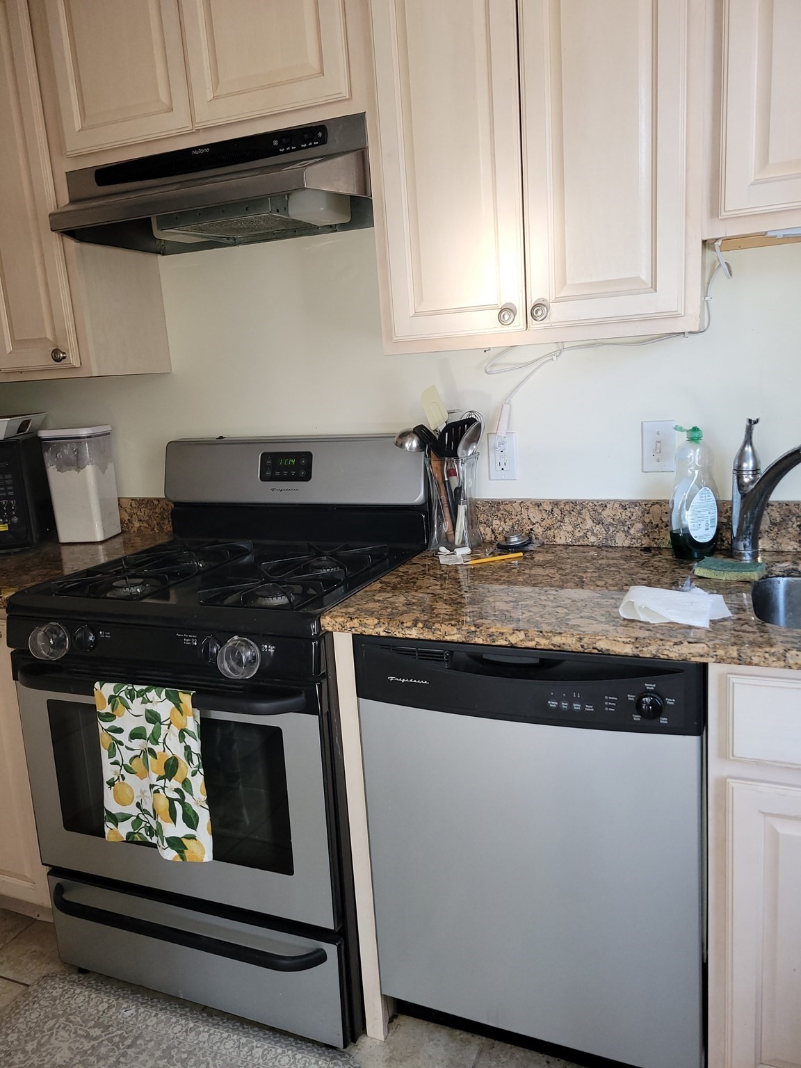 1 bed, 1 bath apartment for rent at 35 Highland Ave Unit 2, Newtonville — photo 1 of 10