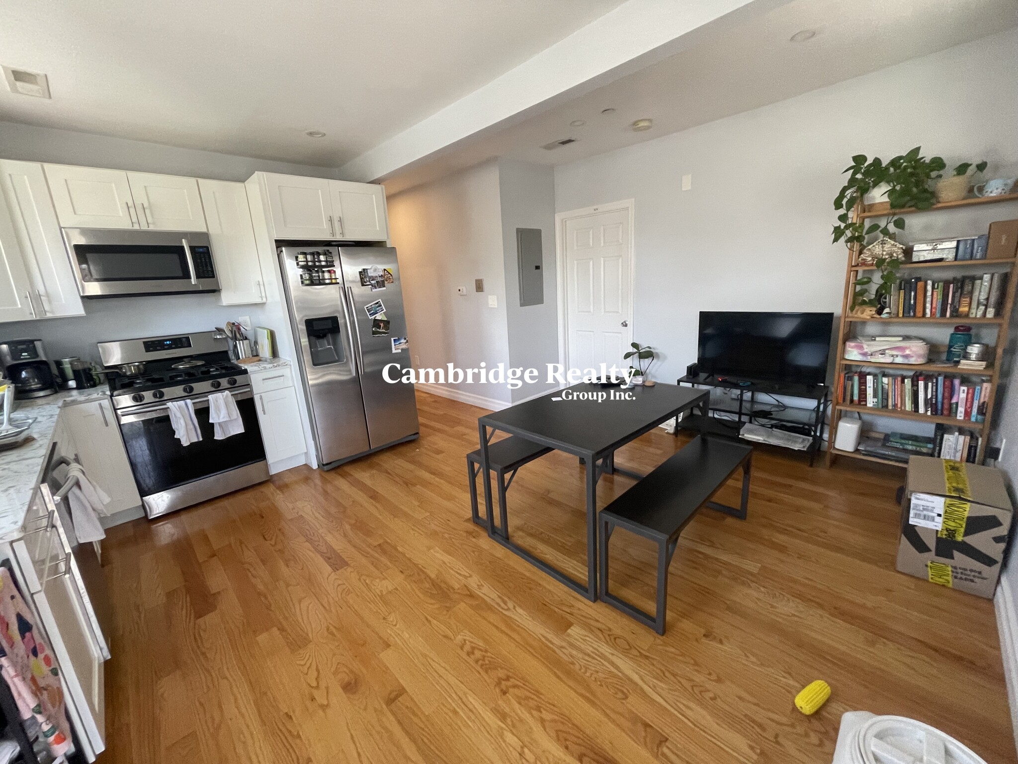 4 bed, 2 bath apartment for rent at 6 Durham St Unit 3T, Ward Two — photo 2 of 10