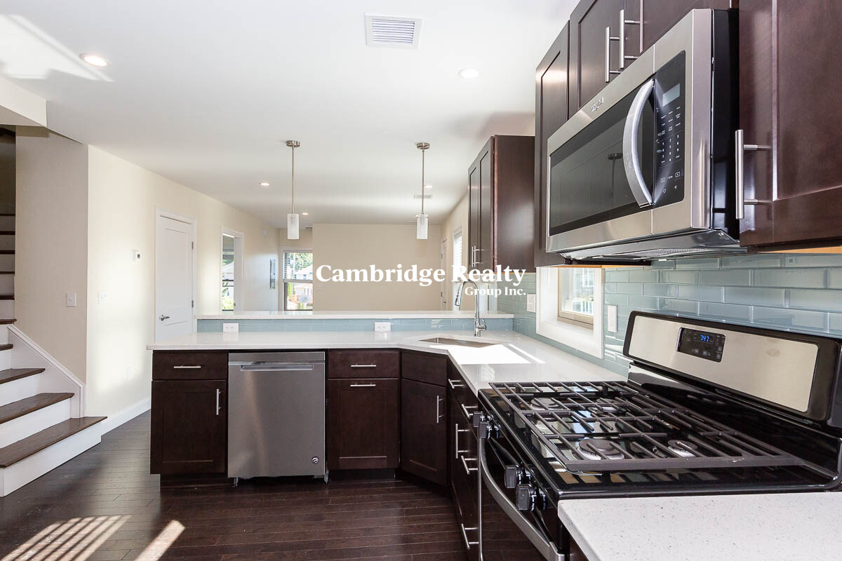 4 bed, 4+ bath apartment for rent at 39 Harvard St Unit 2, South Medford — photo 1 of 20