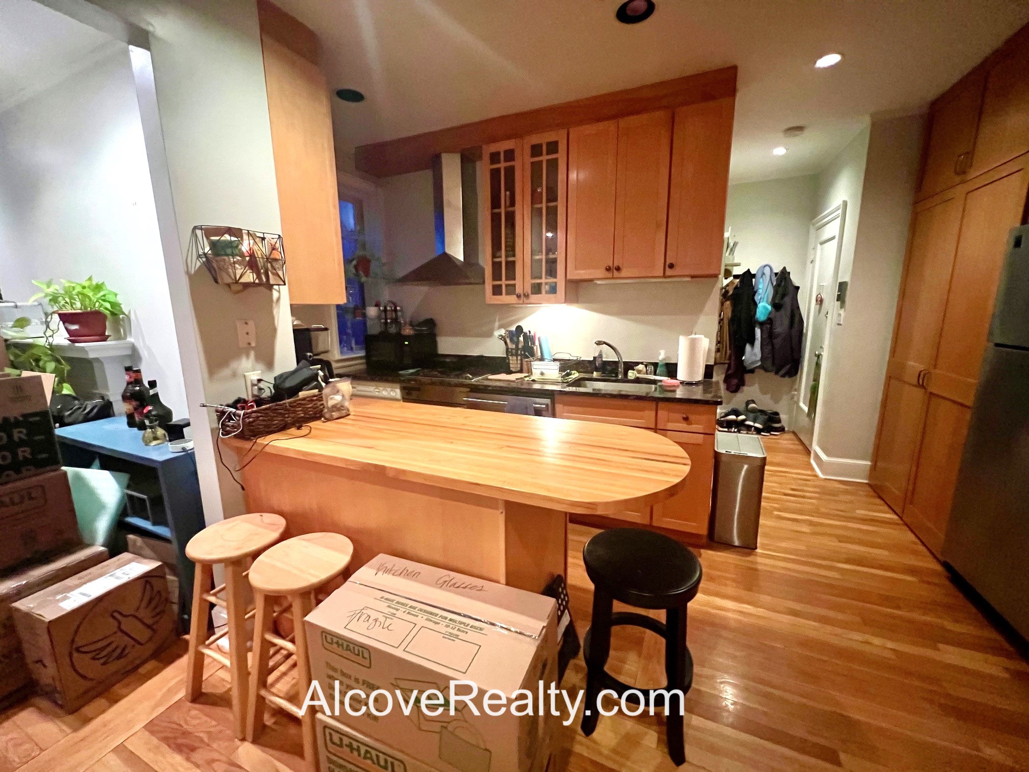 1 bed, 1 bath apartment for rent at 54 Concord Ave Unit 34, Observatory Hill