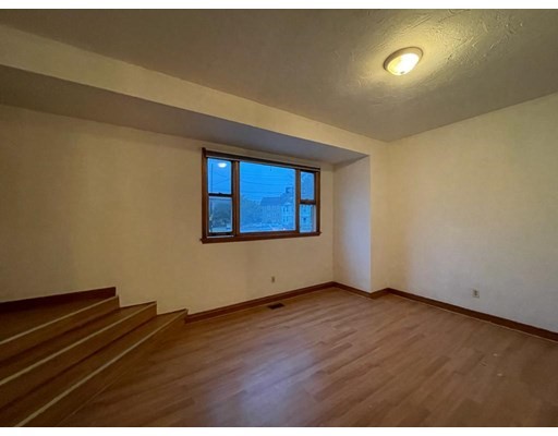 1 bed, 1 bath apartment for rent at 3 7 Greenwood Sq Unit 7, Hyde Park — photo 6 of 8