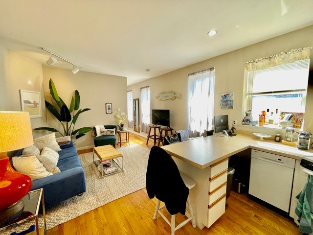 1 bed, 1 bath apartment for rent at 10 Garden Ct Unit 6, North End — photo 1 of 12