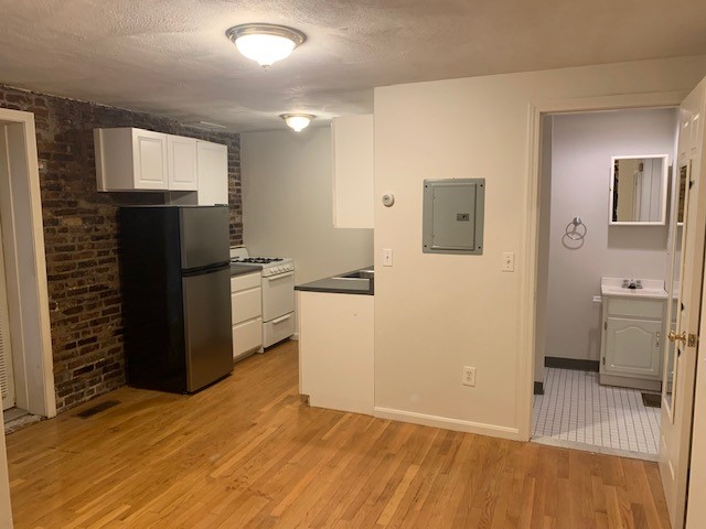 Studio bed, 1 bath apartment for rent at 40 Clark St Unit B, North End — photo 2 of 12