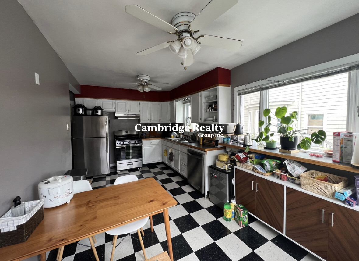 3 bed, 1 bath apartment for rent at 45 Franklin St Unit 1T, East Somerville