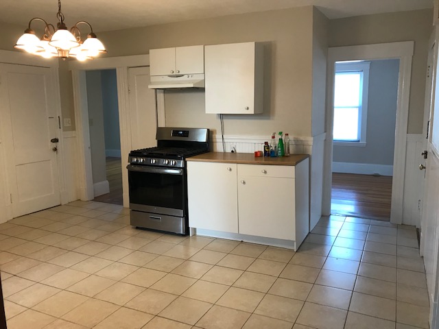 2 bed, 1 bath apartment for rent at 26 Prescott St Unit 1, Salem