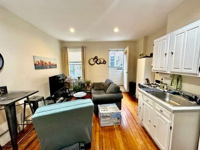 1 bed, 1 bath apartment for rent at 24 Hull St Unit 2R, North End — photo 1 of 23