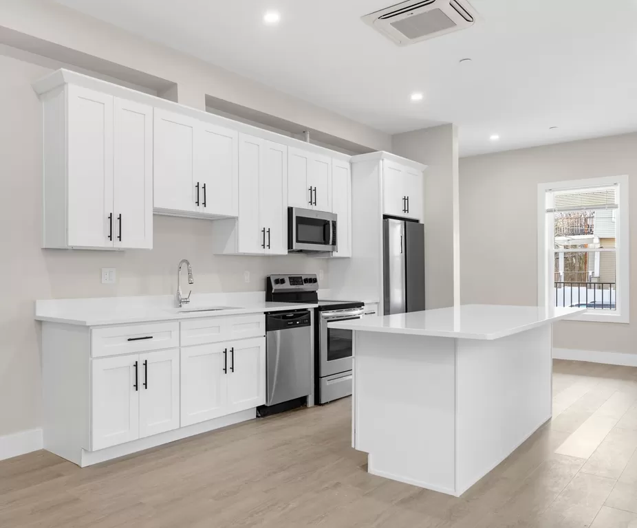 4 bed, 4+ bath apartment for rent at 135 Harrishof St Unit 1, Roxbury — photo 1 of 6
