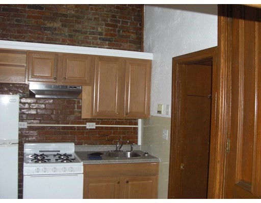 1 bed, 1 bath apartment for rent at 395 Beacon St Unit 7, Back Bay — photo 9 of 14