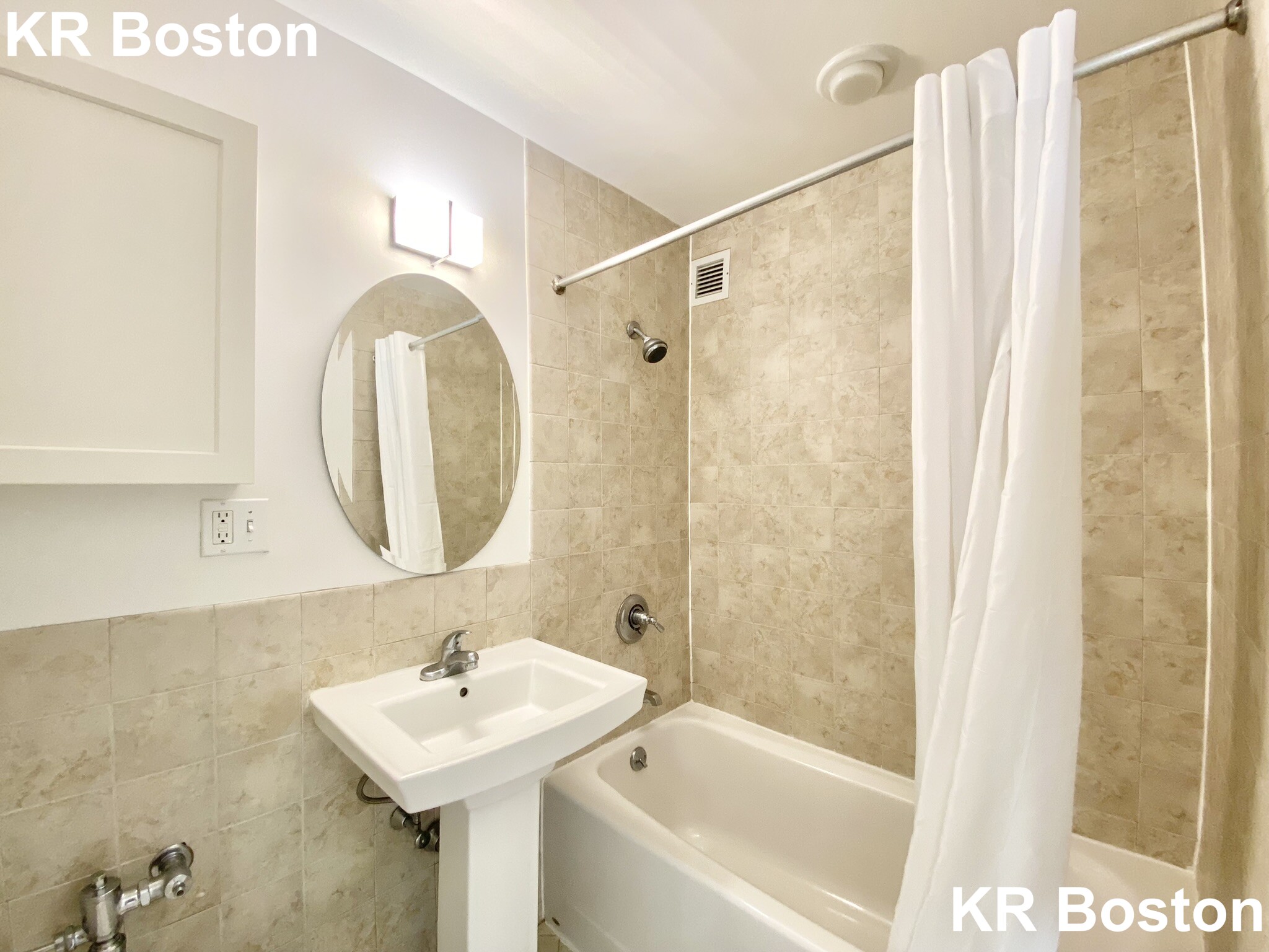 2 bed, 1 bath apartment for rent at 10 Camelot Ct Unit 10-6L, Brighton — photo 3 of 3
