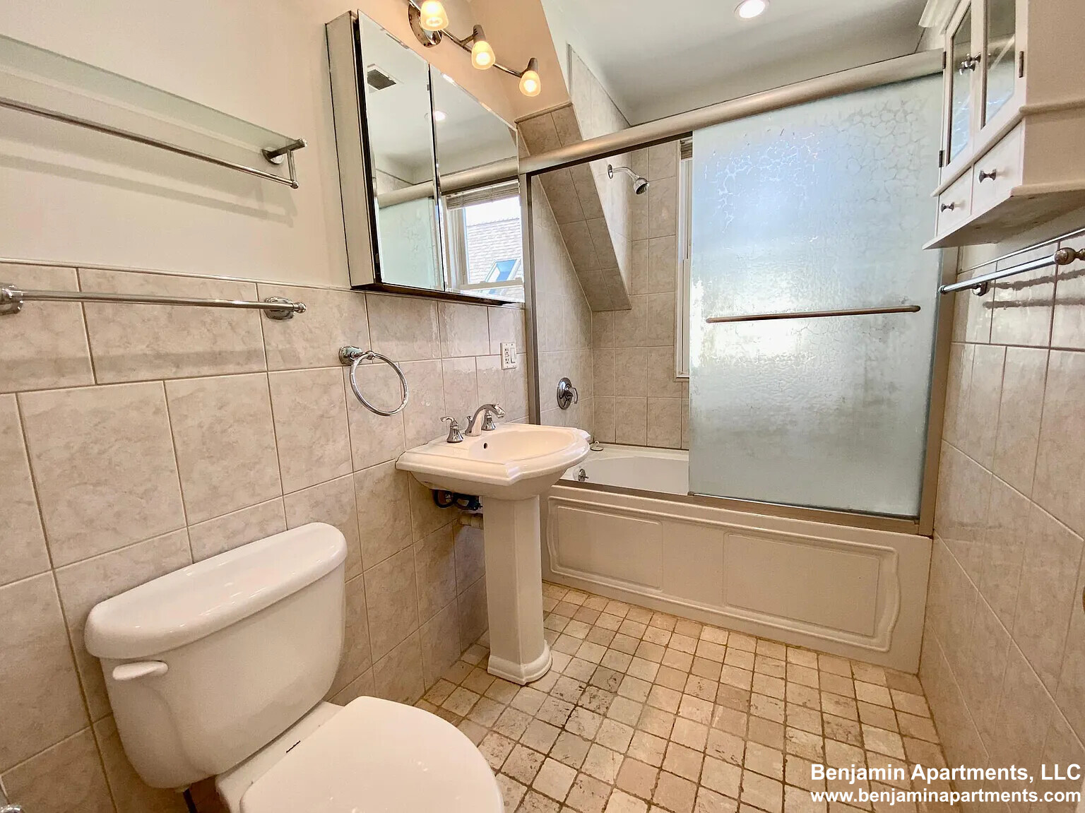 3 bed, 1 bath apartment for rent at 10 Harvest St Unit 3, Dorchester — photo 8 of 9