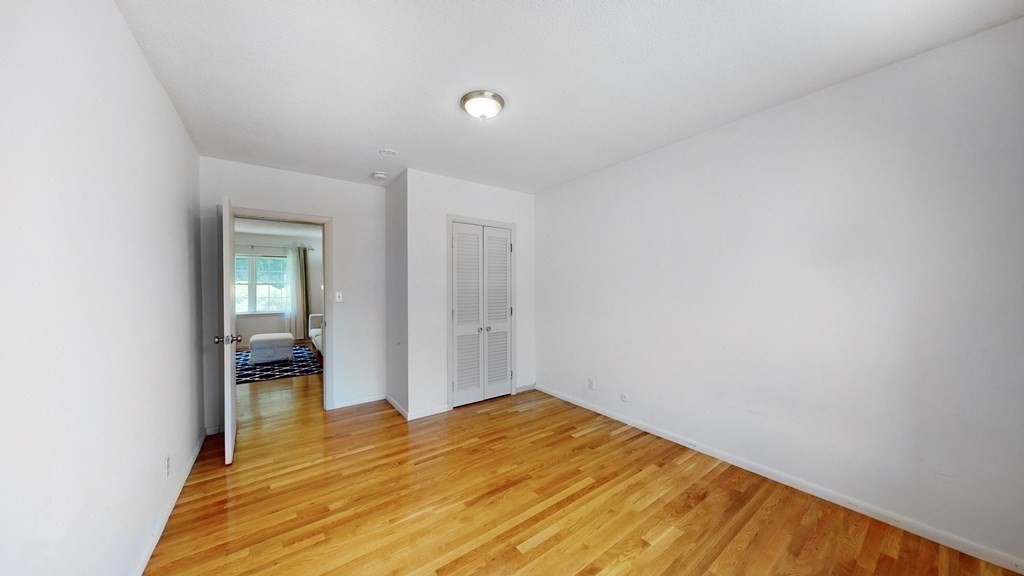 3 bed, 2 bath apartment for rent at 10 Lake Shore Ter Unit 1, Oak Square — photo 5 of 7