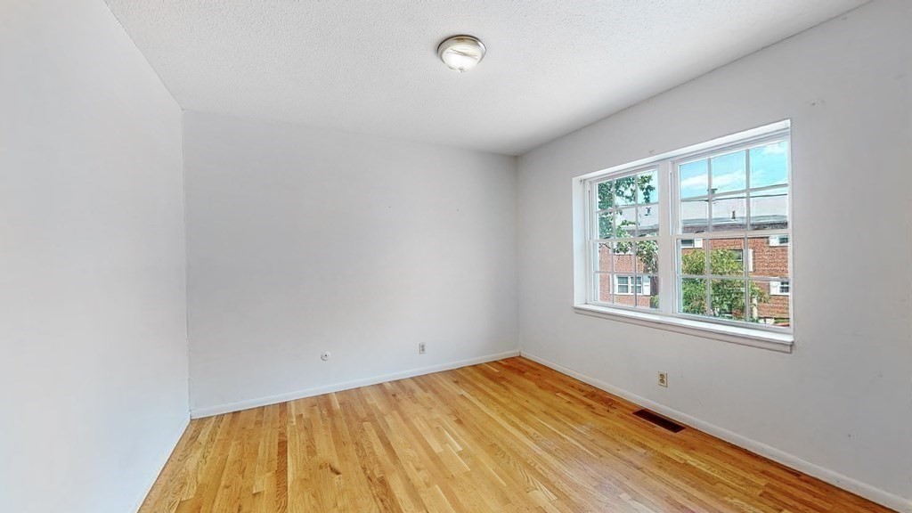 3 bed, 2 bath apartment for rent at 10 Lake Shore Ter Unit 1, Oak Square — photo 6 of 7