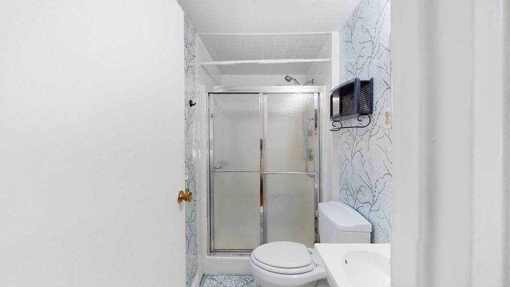 3 bed, 2 bath apartment for rent at 10 Lake Shore Ter Unit 1, Oak Square — photo 7 of 7