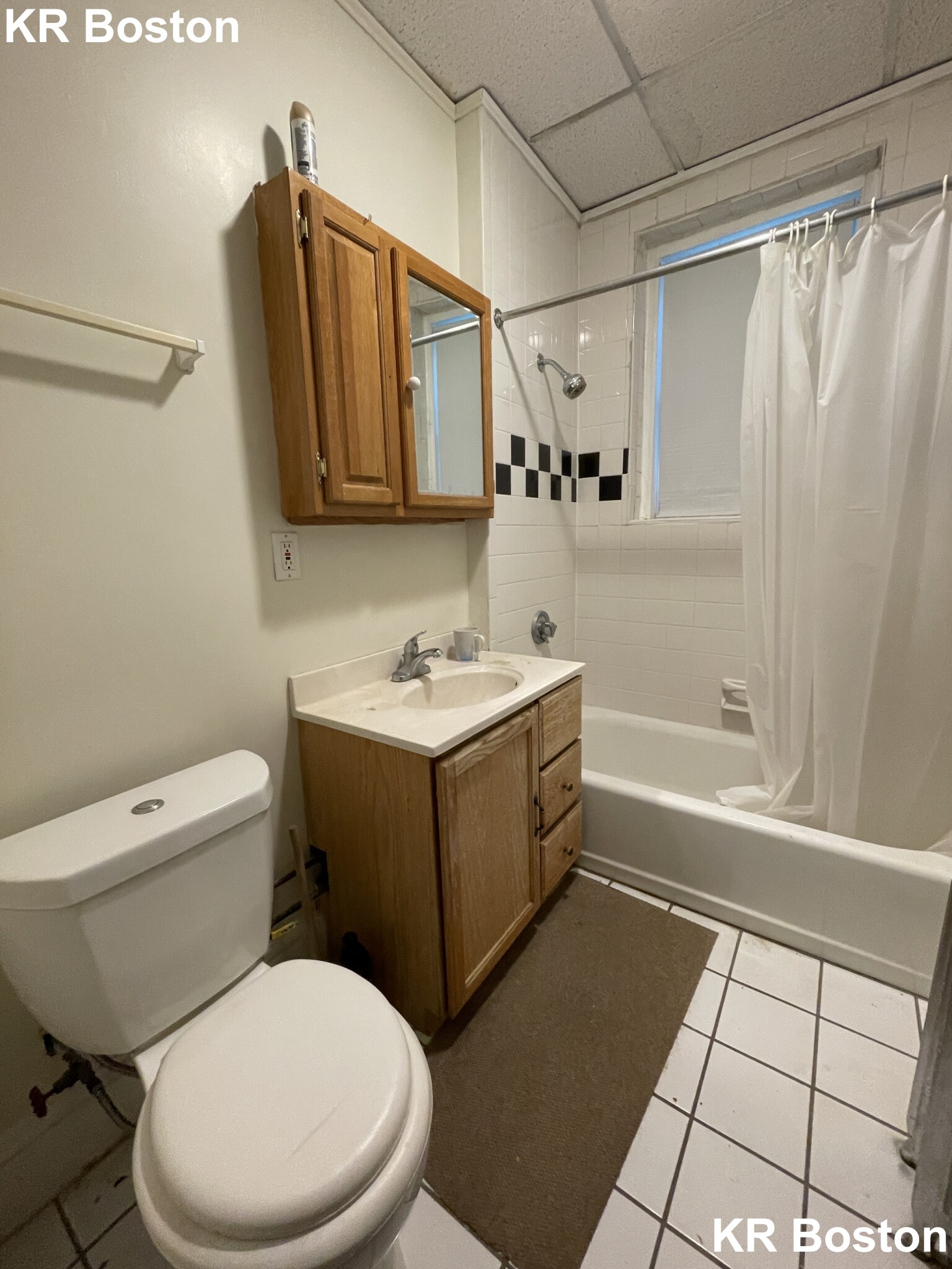1 split bed, 1 bath apartment for rent at 10 Lothian Rd Unit 5, Brighton — photo 3 of 3
