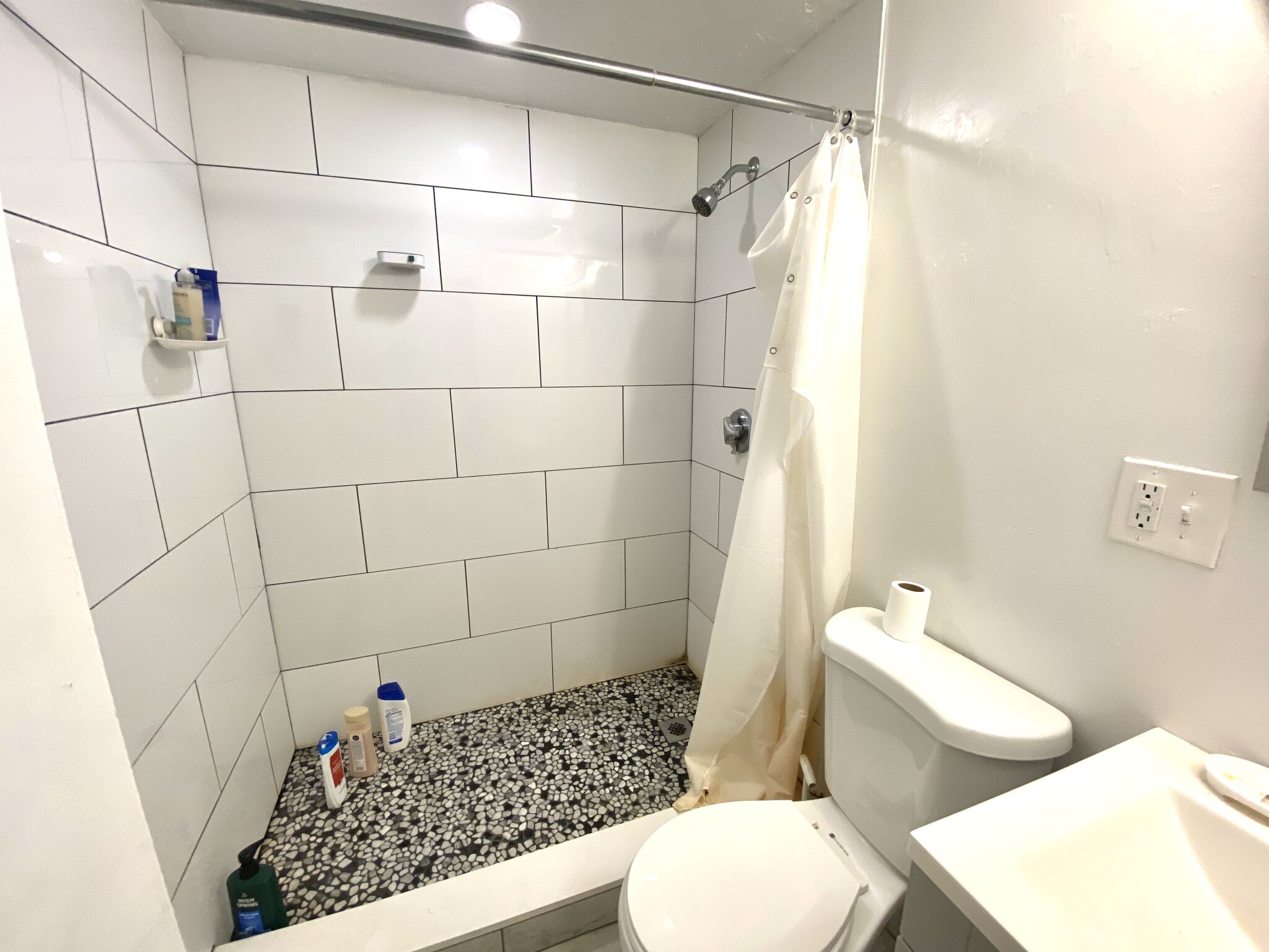 3 bed, 1 bath apartment for rent at 10 Shepard St Unit 10, Brighton — photo 3 of 3